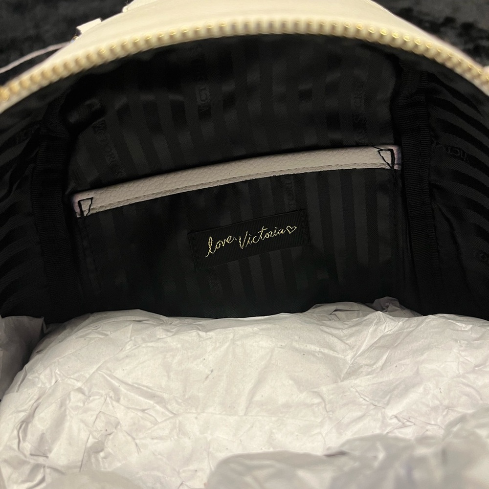 Victoria's Secret White Quilted Mini Backpack Paradise Summer Charms - Picture 9 of 9